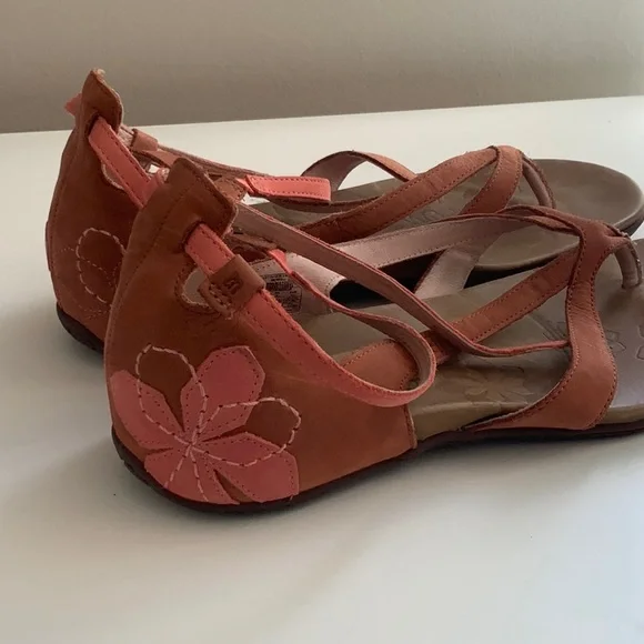 Merrell sandals - Picture 2 of 4